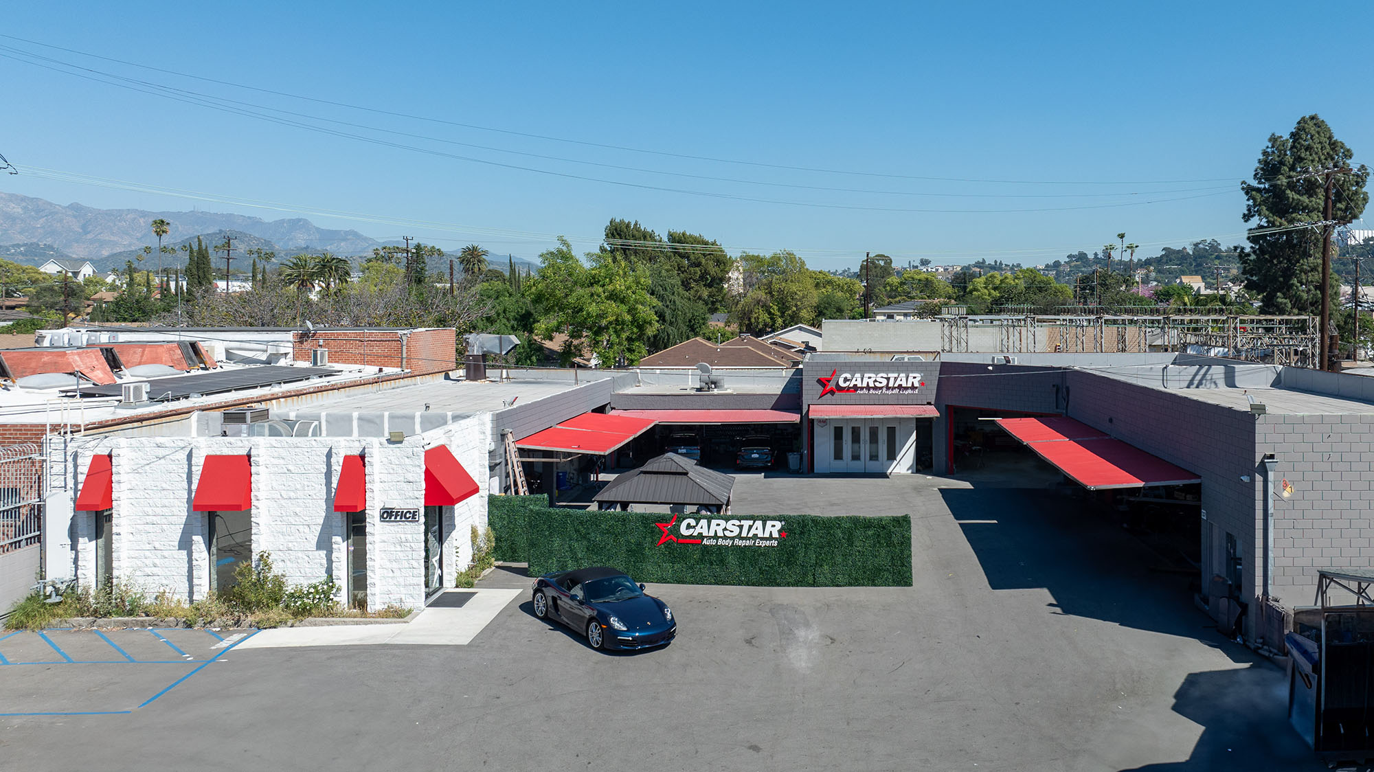 Aerial view of the CARSTAR Glendale collision repair facility